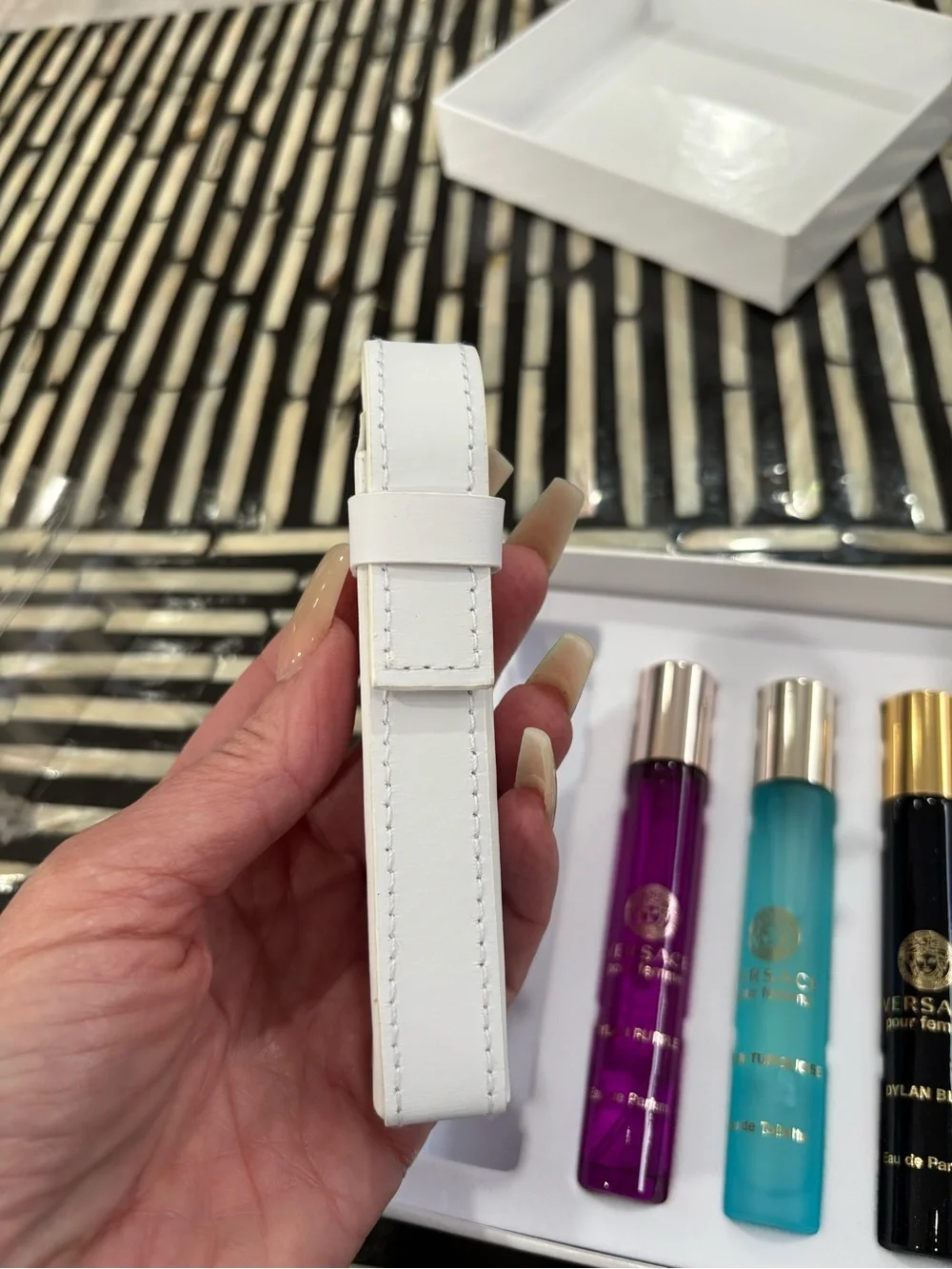 Versace Perfumes Gift Set - Picture 6 of 7